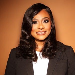 Meet your Posher, Raquel